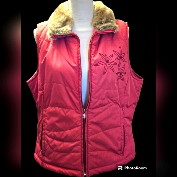 Cabela's Jackets & Blazers - Cabela's NEW maroon Puffer vest L, embroidery, faux fur collar
